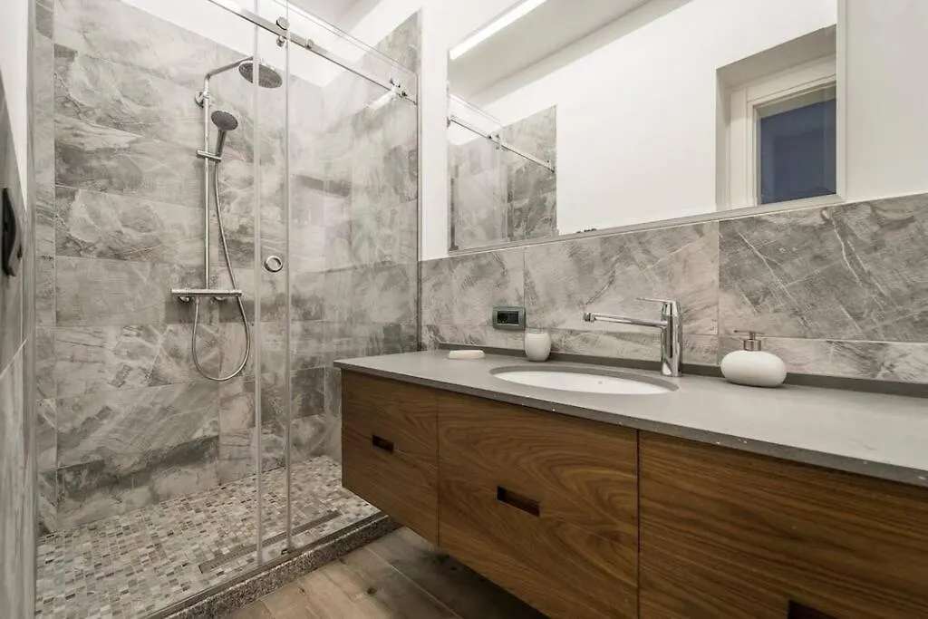 Appartamento Blloku Deluxe 1Br/Ap Tirana 0*,